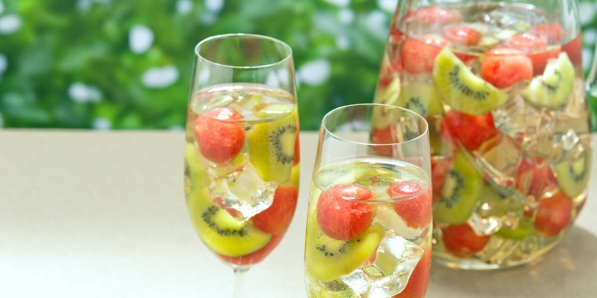A Deliciosa e Tradicional Sangria de Vinho Branco Caios Portugal